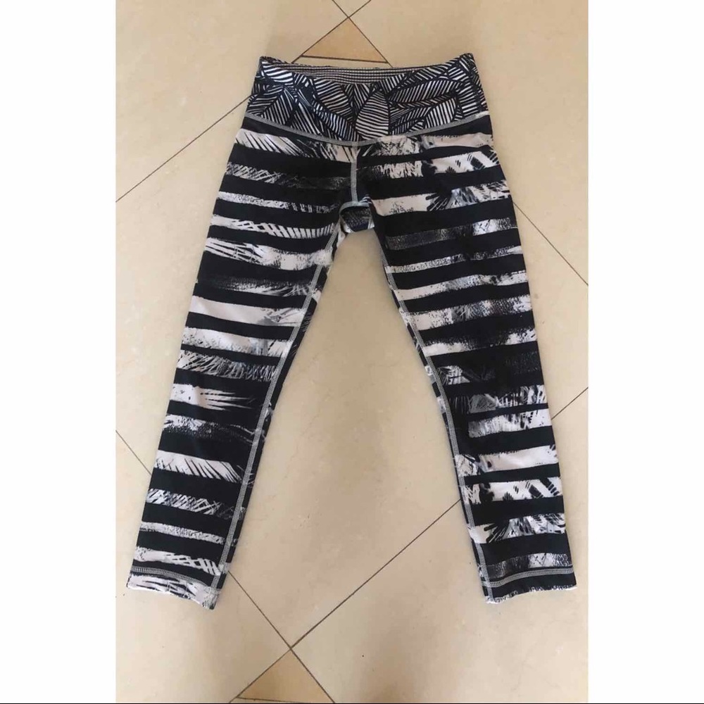 Lululemon Wunder Under Crop II *Full-On Luon